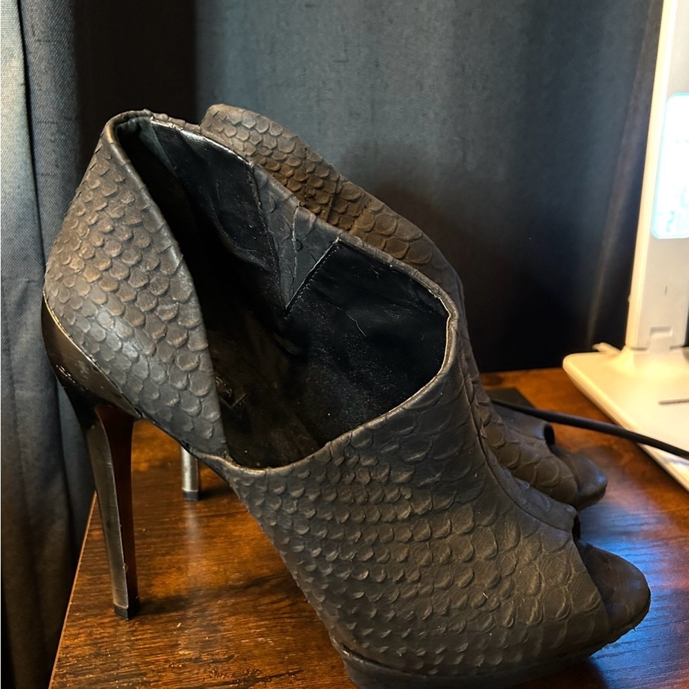 BCBG MAXAZRIA-Elegant Black Peep-Toe Heels